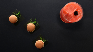 mai tai macarons con baccala marinato