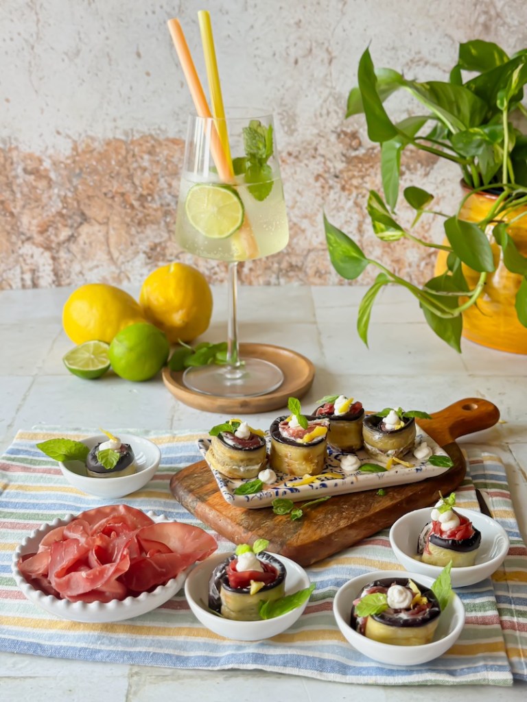 Rotolini di Melanzane Grigliate con Bresaola, Caprino, Menta e Zeste di Limone in abbinamento al Hugo
