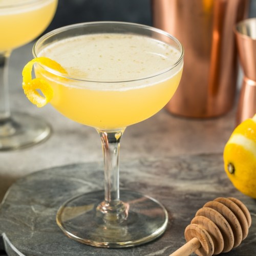 Bee's Knees: la ricetta del cocktail con gin e miele